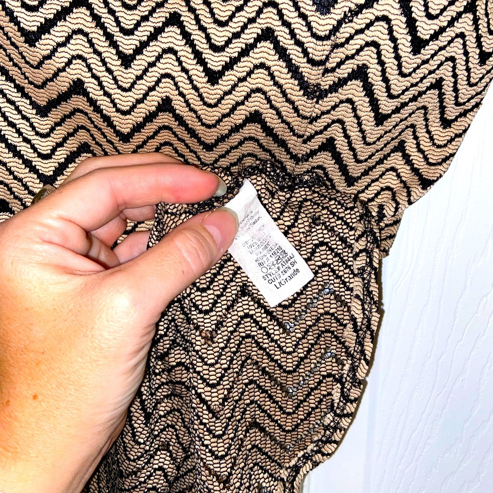 Chevron Pattern Peplum Top - Picture 4 of 5